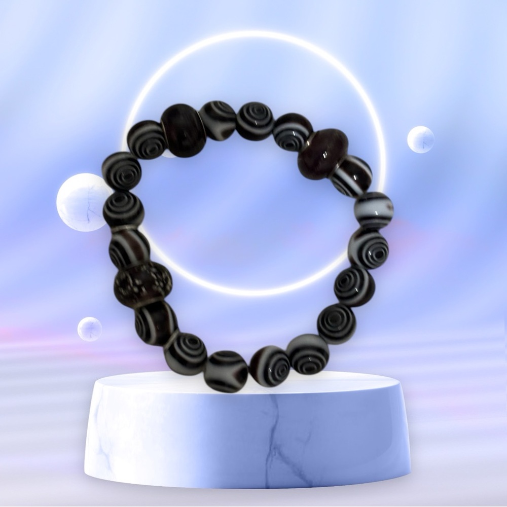 Chunky Beaded Stretch Bracelet in Black/White Women
